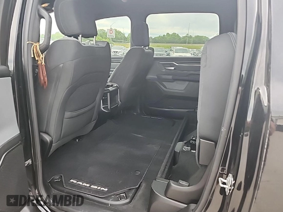 2022 Ram 1500 Big Horn z VIN 1C6RRFFG7NN179014, wystawiony jako IAAI lot #42526383 z przebiegiem 84 273 mil mil oraz . Historia ofert i sprzedaży dostępna na DreamBid. Obrazek 24.