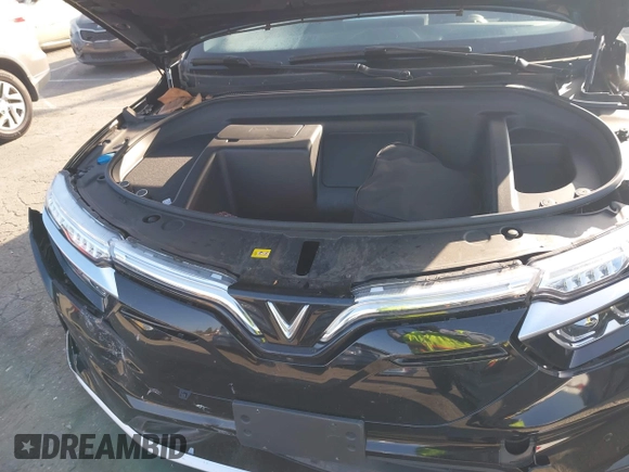 2023 VinFast VF 8 Eco с VIN RLLV1AEB9PH003158, выставлен на аукционе IAAI как лот 41615030 с пробегом 8 711 миль миль и . История ставок и продаж доступна на DreamBid. Изображение 10.