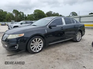 2011 Lincoln MKS z VIN 1LNHL9DR7BG601886, wystawiony jako Copart lot #59390545 z przebiegiem 233 130 mil mil oraz Szkoda całkowita • Salvage title. Historia ofert i sprzedaży dostępna na DreamBid. Obrazek 1.