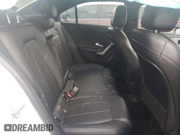 2019 Mercedes-Benz A 220 z VIN WDD3G4FB9KW001212, wystawiony jako Copart lot #85144084 z przebiegiem 53 599 mil mil oraz Szkoda całkowita • Salvage title. Historia ofert i sprzedaży dostępna na DreamBid. Obrazek 10.