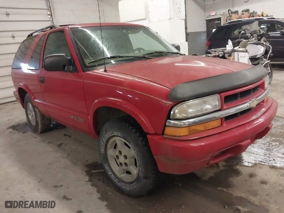2000 Chevrolet Blazer LS with VIN 1GNCT18WXYK264109, listed as a IAAI auction lot 42047484 with 1 mi miles. Bid and sale history available at carsss.com. Image 1.