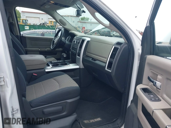 2012 Ram 1500 Outdoorsman z VIN 1C6RD7LT6CS122906, wystawiony jako IAAI lot #42359190 z przebiegiem 170 183 mil mil oraz . Historia ofert i sprzedaży dostępna na DreamBid. Obrazek 5.