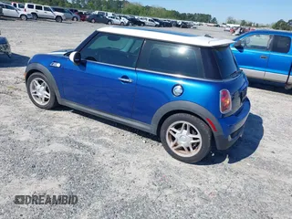 2007 MINI Hardtop S z VIN WMWMF73527TV31819, wystawiony jako IAAI lot #41977366 z przebiegiem 125 144 mil mil oraz . Historia ofert i sprzedaży dostępna na DreamBid. Obrazek 3.