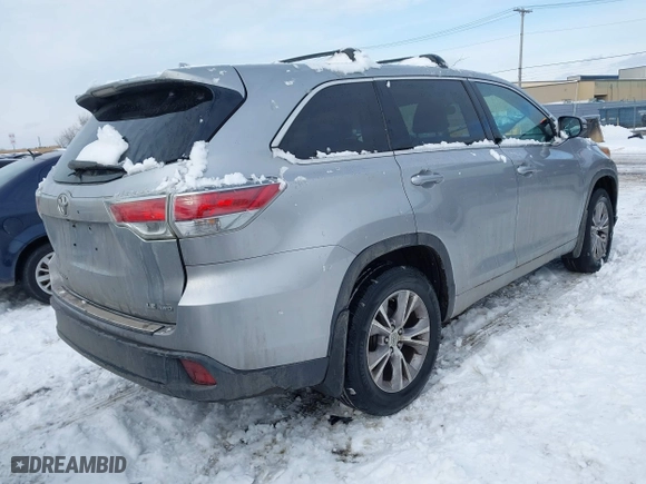 2015 Toyota Highlander LE with VIN 5TDBKRFH7FS153176, listed as a IAAI auction lot 41356261 with 119,502 mi miles. Bid and sale history available at carsss.com. Image 4.
