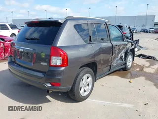 2016 Jeep Compass Latitude z VIN 1C4NJCEA2GD665636, wystawiony jako IAAI lot #42054222 z przebiegiem 155 071 mil mil oraz . Historia ofert i sprzedaży dostępna na DreamBid. Obrazek 4.