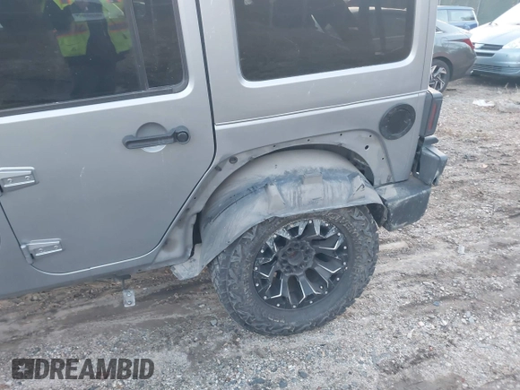 2018 Jeep Wrangler JK Unlimited Sport S with VIN 1C4BJWDG5JL862100, listed as a IAAI auction lot 40986228 with 1 mi miles. Bid and sale history available at carsss.com. Image 18.