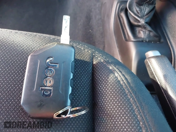 2020 Jeep Wrangler Unlimited Sport S с VIN 1C4HJXDG2LW341045, выставлен на аукционе IAAI как лот 41208571 с пробегом 121 244 миль миль и . История ставок и продаж доступна на DreamBid. Изображение 11.