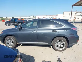 2010 Lexus RX 450h z VIN JTJZB1BA4A2003158, wystawiony jako IAAI lot #42334264 z przebiegiem 190 990 mil mil oraz . Historia ofert i sprzedaży dostępna na DreamBid. Obrazek 14.