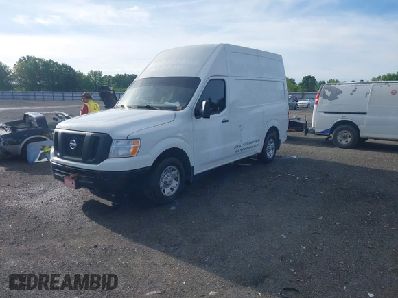 2020 Nissan NV Cargo SV z VIN 1N6BF0LY5LN810818, wystawiony jako IAAI lot #42051143 z przebiegiem 86 560 mil mil oraz . Historia ofert i sprzedaży dostępna na DreamBid. Obrazek 2.