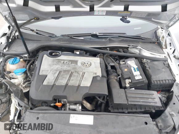 2012 Volkswagen Jetta TDI w/Sunroof & Nav z VIN 3VWPL7AJ5CM713304, wystawiony jako IAAI lot #42374538 z przebiegiem 124 648 mil mil oraz . Historia ofert i sprzedaży dostępna na DreamBid. Obrazek 10.