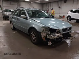 2003 Volvo V40 z VIN YV1VW27543F984041, wystawiony jako IAAI lot #41052585 z przebiegiem 193 165 mil mil oraz . Historia ofert i sprzedaży dostępna na DreamBid. Obrazek 1.