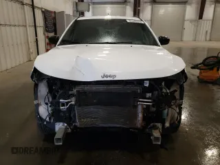 2024 Jeep Compass Latitude z VIN 3C4NJDBN9RT605735, wystawiony jako Copart lot #65954655 z przebiegiem 41 025 mil mil oraz Czysty tytuł • Clean title. Historia ofert i sprzedaży dostępna na DreamBid. Obrazek 5.