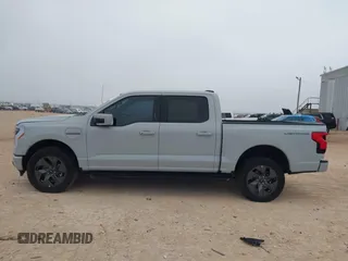 2023 Ford F-150 Lightning Pro z VIN 1FTVW1EL7PWG19070, wystawiony jako IAAI lot #41536193 z przebiegiem 22 654 mil mil oraz . Historia ofert i sprzedaży dostępna na DreamBid. Obrazek 15.