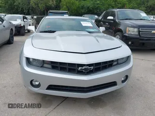 2011 Chevrolet Camaro 1LT z VIN 2G1FB1ED5B9211945, wystawiony jako IAAI lot #42290750 z przebiegiem 295 489 mil mil oraz . Historia ofert i sprzedaży dostępna na DreamBid. Obrazek 12.