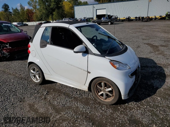 2015 Smart fortwo Passion с VIN WMEEK3BA5FK835565, выставлен на аукционе Copart как лот 76688204 с пробегом 62 674 миль миль и Списание • Salvage title. История ставок и продаж доступна на DreamBid. Изображение 4.