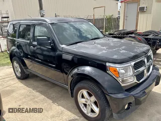 2007 Dodge Nitro SLT z VIN 1D8GU58K77W690568, wystawiony jako Copart lot #61766405 z przebiegiem 177 426 mil mil oraz Czysty tytuł • Clean title. Historia ofert i sprzedaży dostępna na DreamBid. Obrazek 1.