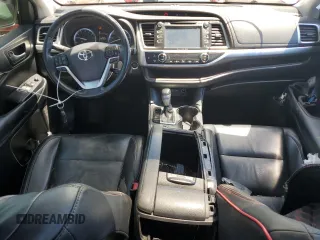 2019 Toyota Highlander SE with VIN 5TDKZRFH9KS557280, listed as a Copart auction lot 55094585 with 84,050 mi miles and Salvage title. Bid and sale history available at DreamBid. Image 8.