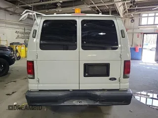 2014 Ford Econoline Cargo Commercial z VIN 1FTNE2EL9EDB13757, wystawiony jako IAAI lot #42273823 z przebiegiem 141 566 mil mil oraz . Historia ofert i sprzedaży dostępna na DreamBid. Obrazek 1.
