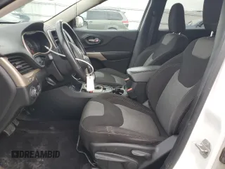 2018 Jeep Cherokee Latitude z VIN 1C4PJLCB4JD622833, wystawiony jako Copart lot #65968905 z przebiegiem 223 760 mil mil oraz Nie do naprawy • Non repairable. Historia ofert i sprzedaży dostępna na DreamBid. Obrazek 7.