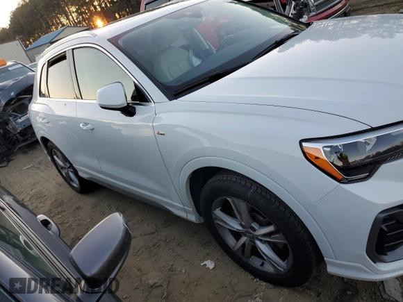 2020 Audi Q3 S line Premium with VIN WA1DECF35L1089210, listed as a Copart auction lot 71186432 with 25,695 mi miles. Bid and sale history available at carsss.com. Image 4.