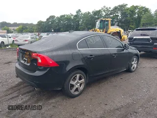 2013 Volvo S60 T5 Premier with VIN YV1612FS5D1223690, listed as a IAAI auction lot 40065547 with 999,999 mi miles. Bid and sale history available at carsss.com. Image 4.