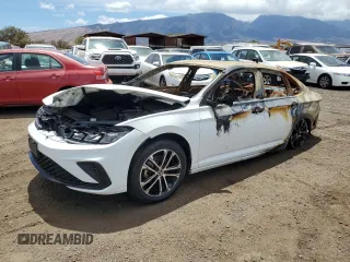 2025 Volkswagen Jetta Sport z VIN 3VWBX7BU7SM012057, wystawiony jako Copart lot #60742245 z przebiegiem Nie podano mil oraz Szkoda całkowita • Salvage title. Historia ofert i sprzedaży dostępna na DreamBid. Obrazek 1.