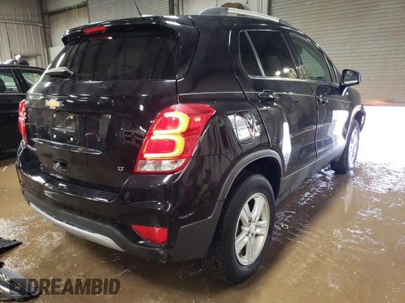 2020 Chevrolet Trax LT with VIN 3GNCJPSB5LL230066, listed as a Copart auction lot 47265815 with 32,501 mi miles and Salvage Title. Bid and sale history available at carsss.com. Image 3.