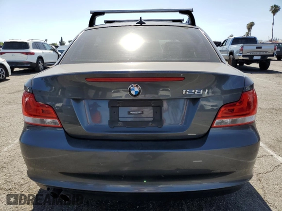 2013 BMW 1 Series 128i z VIN WBAUP7C5XDVP25110, wystawiony jako Copart lot #58033485 z przebiegiem 88 989 mil mil oraz Szkoda całkowita • Salvage title. Historia ofert i sprzedaży dostępna na DreamBid. Obrazek 6.