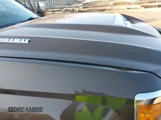 2019 Chevrolet Silverado 2500HD High Country z VIN 1GC1KUEY0KF130106, wystawiony jako IAAI lot #40990541 z przebiegiem 130 567 mil mil oraz . Historia ofert i sprzedaży dostępna na DreamBid. Obrazek 19.
