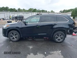 2018 Toyota Highlander LE with VIN 5TDZZRFH2JS246805, listed as a IAAI auction lot 42697587 with 287,457 mi miles and . Bid and sale history available at DreamBid. Image 15.