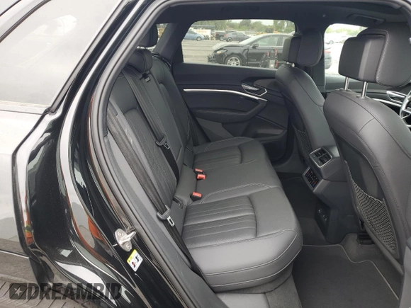2022 Audi e-tron Premium Plus with VIN WA1LAAGE4NB014605, listed as a Copart auction lot 61127385 with 26,355 mi miles and Salvage title. Bid and sale history available at DreamBid. Image 11.