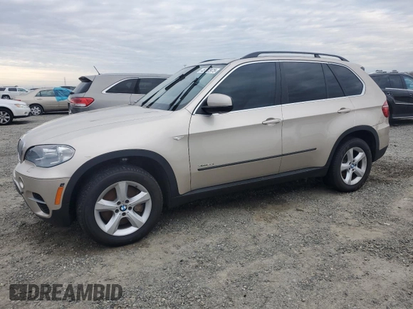 2013 BMW X5 xDrive50i z VIN 5UXZV8C50D0C15786, wystawiony jako Copart lot #45187975 z przebiegiem 132 344 mil mil oraz Czysty tytuł • Clean title. Historia ofert i sprzedaży dostępna na DreamBid. Obrazek 1.