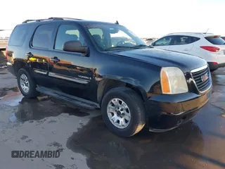 2008 GMC Yukon SLT w/4SB with VIN 1GKFC13J18R260916, listed as a IAAI auction lot 41261518 with 221,104 mi miles. Bid and sale history available at carsss.com. Image 1.