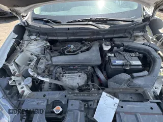 2020 Nissan Rogue SV z VIN 5N1AT2MV3LC757373, wystawiony jako Copart lot #61394125 z przebiegiem 122 837 mil mil oraz Czysty tytuł • Clean title. Historia ofert i sprzedaży dostępna na DreamBid. Obrazek 7.