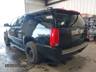 2008 Cadillac Escalade ESV z VIN 1GYFK66818R161446, wystawiony jako IAAI lot #42121700 z przebiegiem 176 684 mil mil oraz . Historia ofert i sprzedaży dostępna na DreamBid. Obrazek 3.