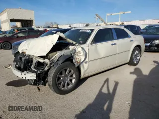 2006 Chrysler 300 C z VIN 2C3KA63H46H224097, wystawiony jako Copart lot #46235425 z przebiegiem 147 147 mil mil oraz Szkoda całkowita • Salvage title. Historia ofert i sprzedaży dostępna na DreamBid. Obrazek 1.
