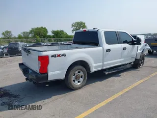 2020 Ford F-250 XL z VIN 1FT7W2BTXLED61937, wystawiony jako IAAI lot #42377818 z przebiegiem Nie podano mil oraz . Historia ofert i sprzedaży dostępna na DreamBid. Obrazek 4.