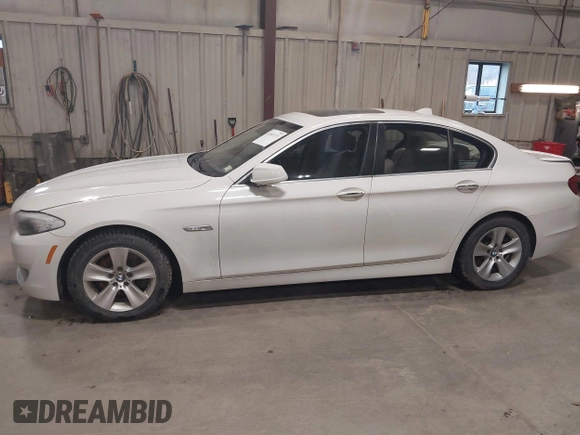 2013 BMW 5 Series 528i xDrive with VIN WBAXH5C58DDW13362, listed as a IAAI auction lot 41997171 with 87,147 mi miles. Bid and sale history available at carsss.com. Image 14.