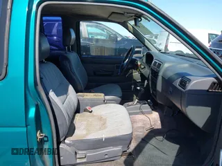 1995 Nissan Frontier XE z VIN 1N6SD16S2SC385250, wystawiony jako IAAI lot #42373497 z przebiegiem 252 537 mil mil oraz . Historia ofert i sprzedaży dostępna na DreamBid. Obrazek 5.