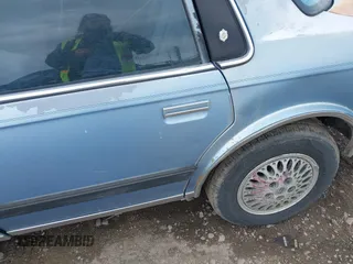 1991 Oldsmobile Cutlass Ciera z VIN 1G3AM54N3M6309525, wystawiony jako IAAI lot #42261904 z przebiegiem 121 774 mil mil oraz . Historia ofert i sprzedaży dostępna na DreamBid. Obrazek 12.