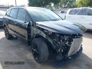 2023 Kia Sorento SX z VIN 5XYRK4LFXPG202339, wystawiony jako IAAI lot #42463572 z przebiegiem 27 928 mil mil oraz . Historia ofert i sprzedaży dostępna na DreamBid. Obrazek 1.