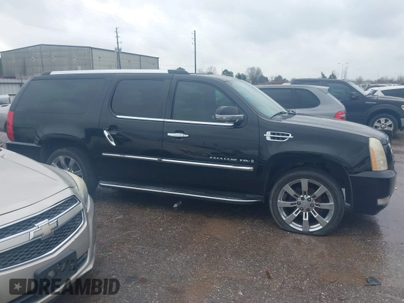 2008 Cadillac Escalade ESV z VIN 1GYFK668X8R271590, wystawiony jako IAAI lot #41562499 z przebiegiem 175 365 mil mil oraz . Historia ofert i sprzedaży dostępna na DreamBid. Obrazek 13.