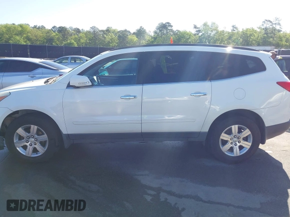 2012 Chevrolet Traverse 1LT z VIN 1GNKVGEDXCJ204602, wystawiony jako IAAI lot #41943724 z przebiegiem 151 118 mil mil oraz . Historia ofert i sprzedaży dostępna na DreamBid. Obrazek 14.