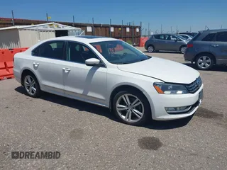 2013 Volkswagen Passat SE z VIN 1VWBN7A31DC056185, wystawiony jako IAAI lot #42466848 z przebiegiem 95 484 mil mil oraz . Historia ofert i sprzedaży dostępna na DreamBid. Obrazek 1.