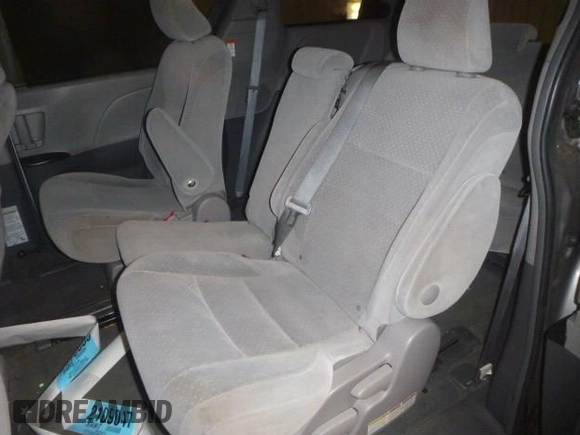 2017 Toyota Sienna LE Auto Access Seat with VIN 5TDKZ3DC5HS795902, listed as a IAAI auction lot 41994479 with 439,634 mi miles. Bid and sale history available at carsss.com. Image 1.