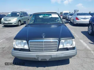 1994 Mercedes-Benz E 320 with VIN WDBEA66E7RC004579, listed as a IAAI auction lot 42170487 with 118,530 mi miles and . Bid and sale history available at DreamBid. Image 6.