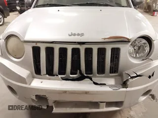 2007 Jeep Compass Sport with VIN 1J8FF47W57D598222, listed as a IAAI auction lot 41379480 with 181,919 mi miles. Bid and sale history available at carsss.com. Image 6.