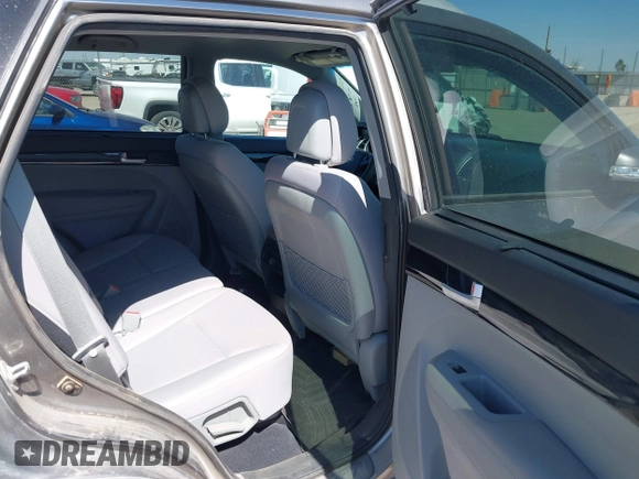 2015 Kia Sorento LX with VIN 5XYKTCA69FG584972, listed as a IAAI auction lot 42315973 with 165,907 mi miles and . Bid and sale history available at DreamBid. Image 8.