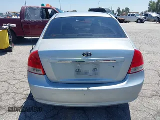 2007 Kia Spectra EX z VIN KNAFE122X75466447, wystawiony jako IAAI lot #42301748 z przebiegiem 131 346 mil mil oraz . Historia ofert i sprzedaży dostępna na DreamBid. Obrazek 17.