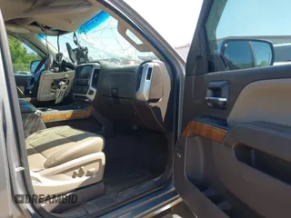2017 GMC Sierra 1500 SLT z VIN 3GTU2NEC6HG358190, wystawiony jako IAAI lot #42038981 z przebiegiem 299 100 mil mil oraz . Historia ofert i sprzedaży dostępna na DreamBid. Obrazek 5.